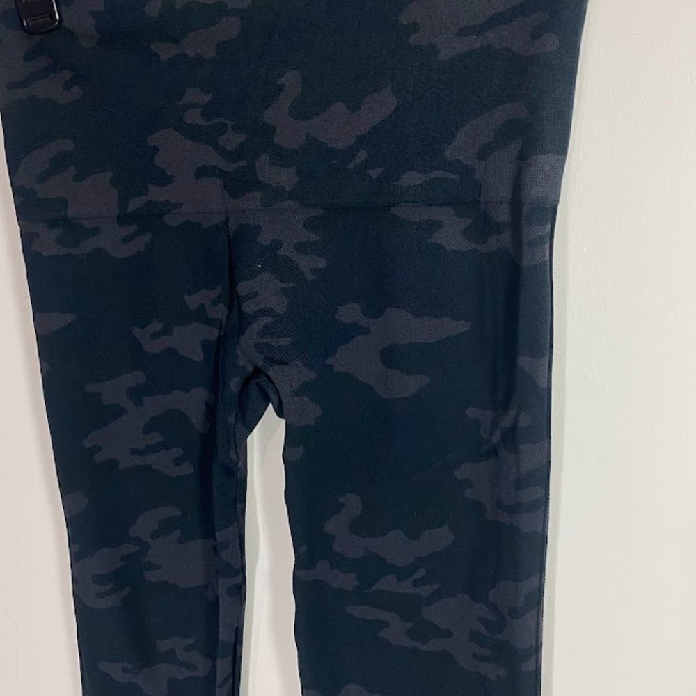 Spanx Lamn Leggings in Black Camo - Picture 2 of 4
